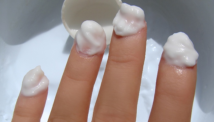 blanchir les ongles bicarbonate de soude dentifrice