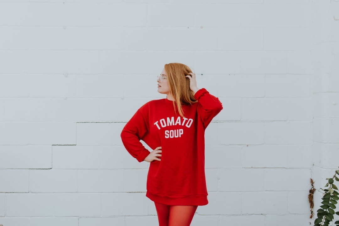 sweatshirt femme rouge message citation 