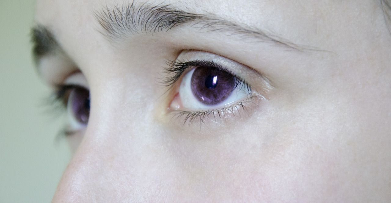 les yeux violets naturellement