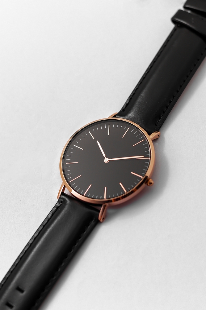 montre noire femme