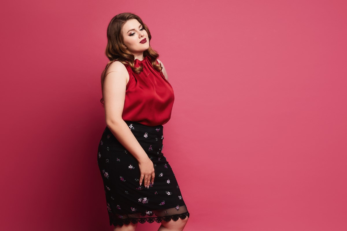 3 tenues imparables pour sublimer ses rondeurs pendant les fêtes