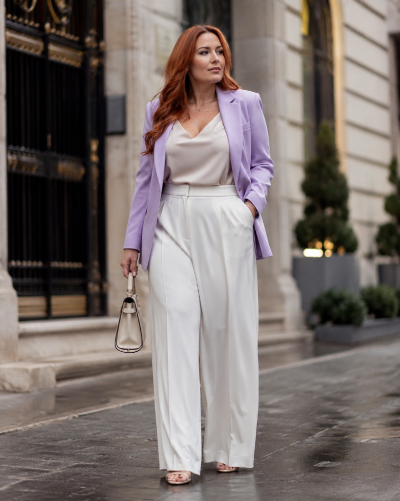 Le pantalon fluide taille haute, chic sans effort
